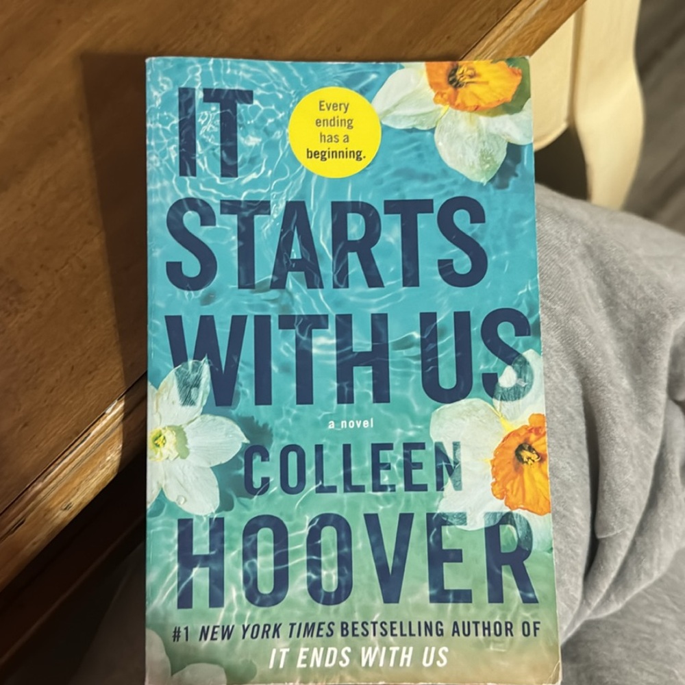 IT STARTS WITH US - COLLEEN HOOVER